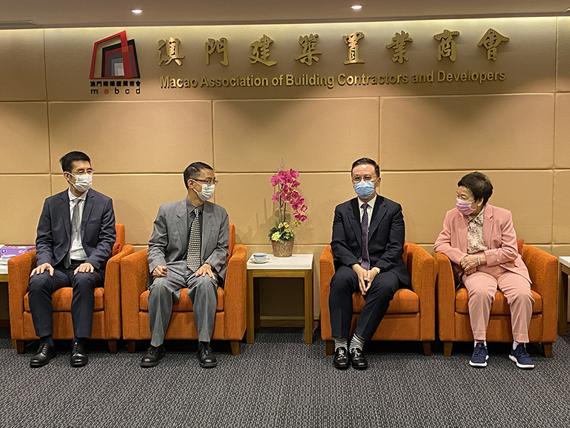 191674095427983159.jpg P2.活動(1)好友交談.jpg