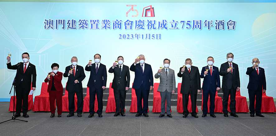 121681287771585748.jpg 1.1_祝酒.jpg