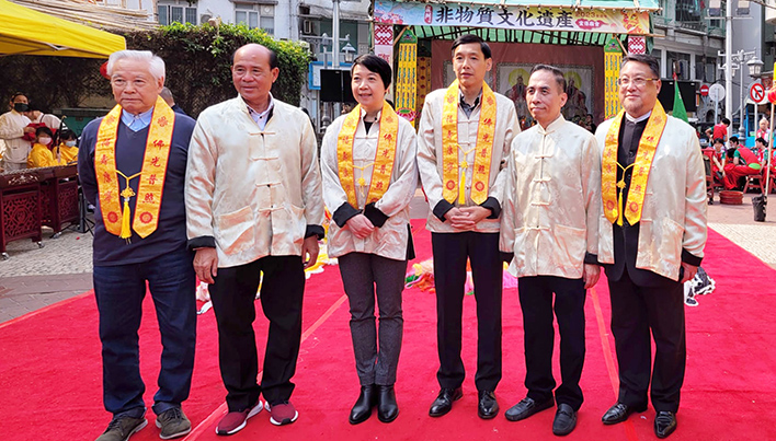 181681791641134844.jpg 5.廟宇節合辦單位與文化局局長合照14.42.46.jpg