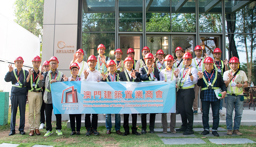 031691035666103719.jpg 1_建置與中建代表合照S.jpg