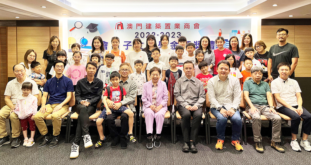 191697702280740060.jpg 會員子女奬學金大合照_1.jpg