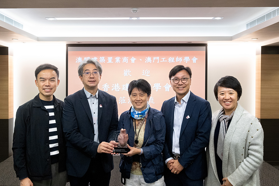 281745828840358626.jpg S.建置商會致送紀念品.jpg